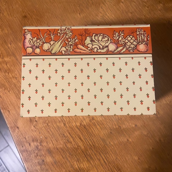 Vintage. Hallmark Recipe Tin “Bon Appetit Good Food Good Friends” - Picture 3 of 5